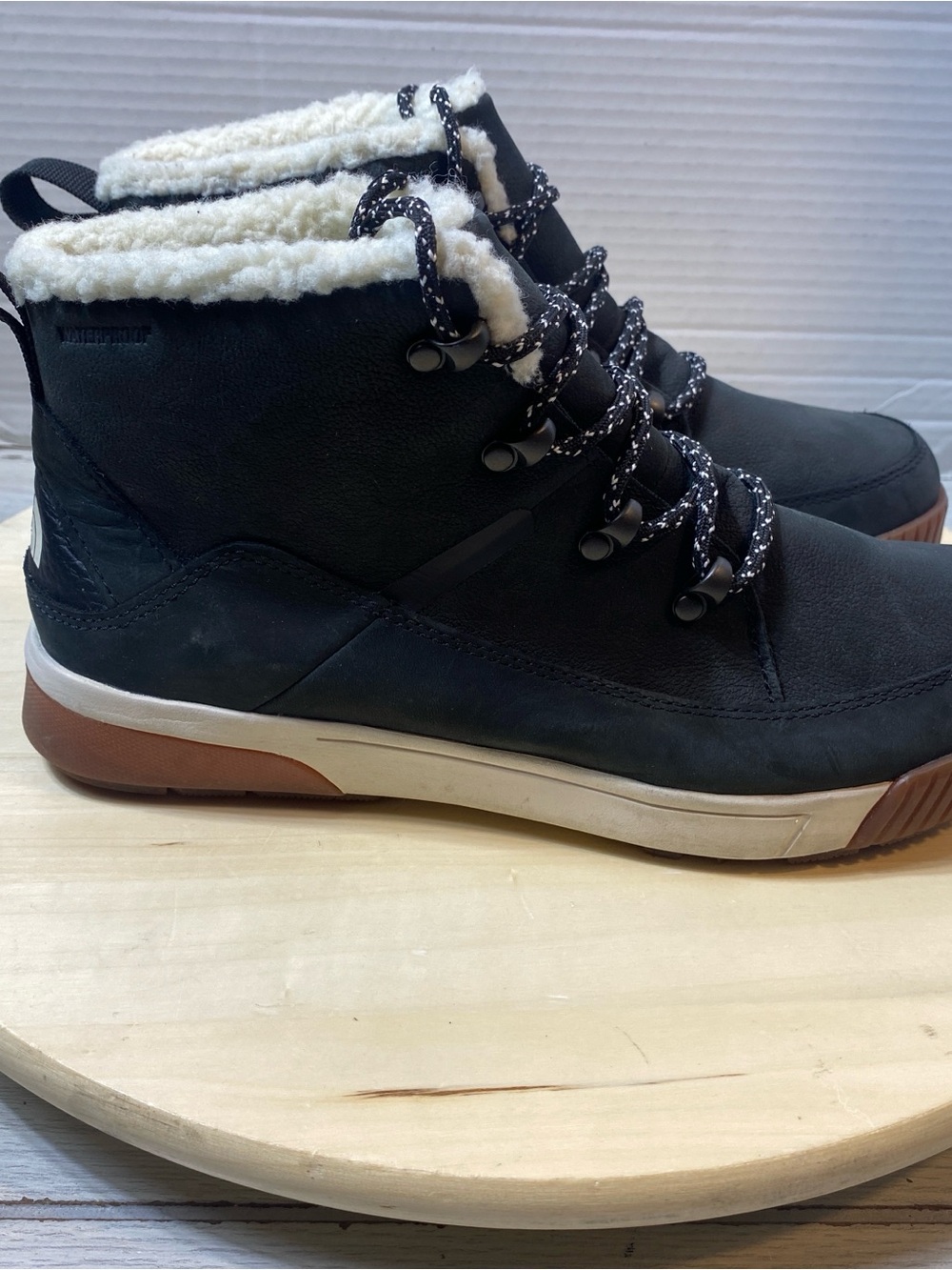 The North Face Women's Boots Size 8.5 Black Leather Waterproof Fleece Lined
